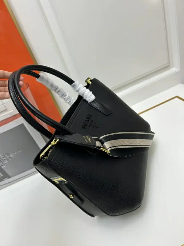 prada aaa qualite sac a main  pour femme s_117a1372